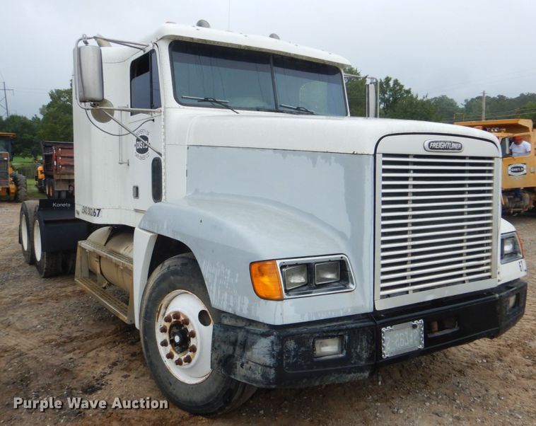 image for item DI2298 1999 Freightliner FLD semi truck
