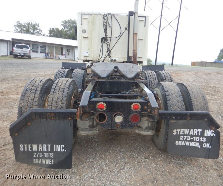 image for item DI2298 1999 Freightliner FLD semi truck