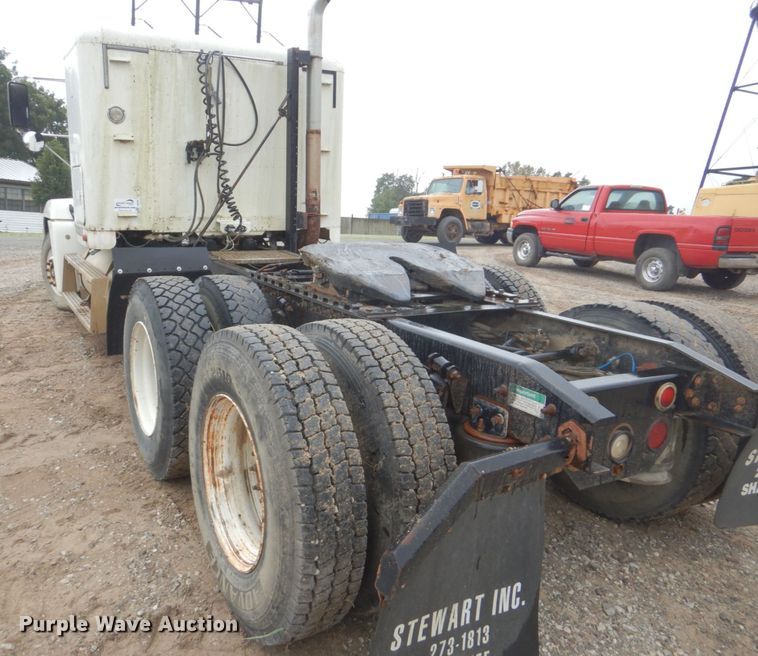 image for item DI2298 1999 Freightliner FLD semi truck