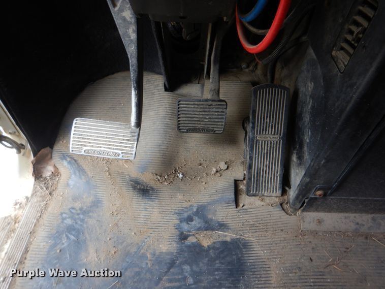 image for item DI2298 1999 Freightliner FLD semi truck