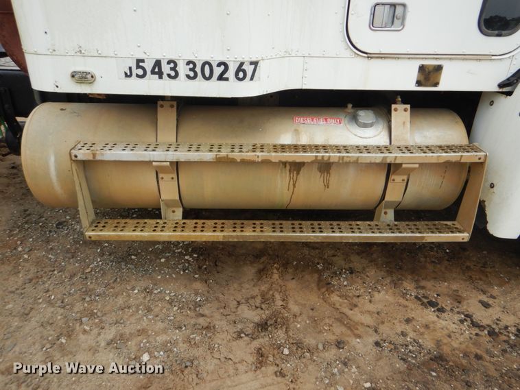 image for item DI2298 1999 Freightliner FLD semi truck