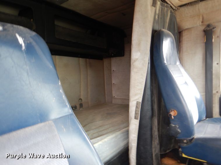 image for item DI2298 1999 Freightliner FLD semi truck