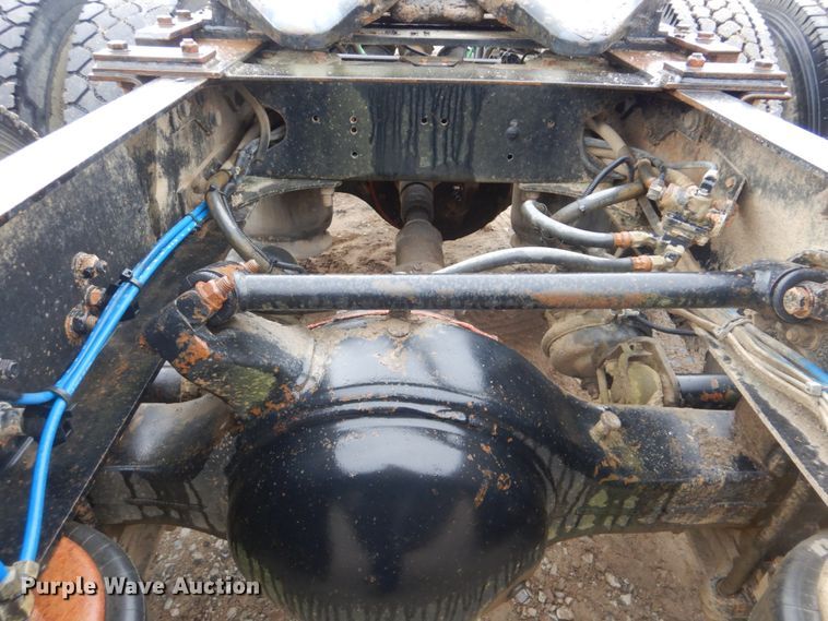 image for item DI2298 1999 Freightliner FLD semi truck