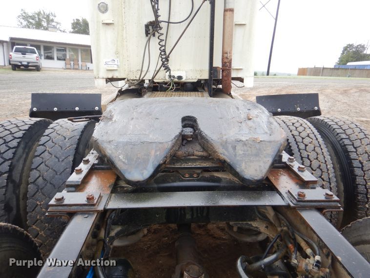 image for item DI2298 1999 Freightliner FLD semi truck