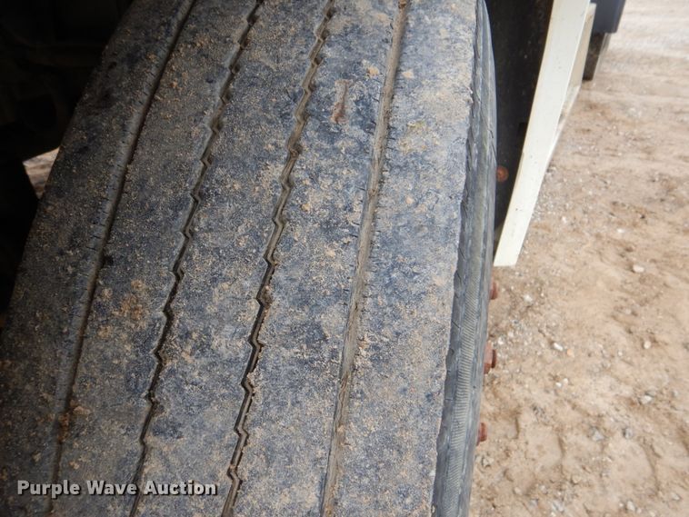 image for item DI2298 1999 Freightliner FLD semi truck