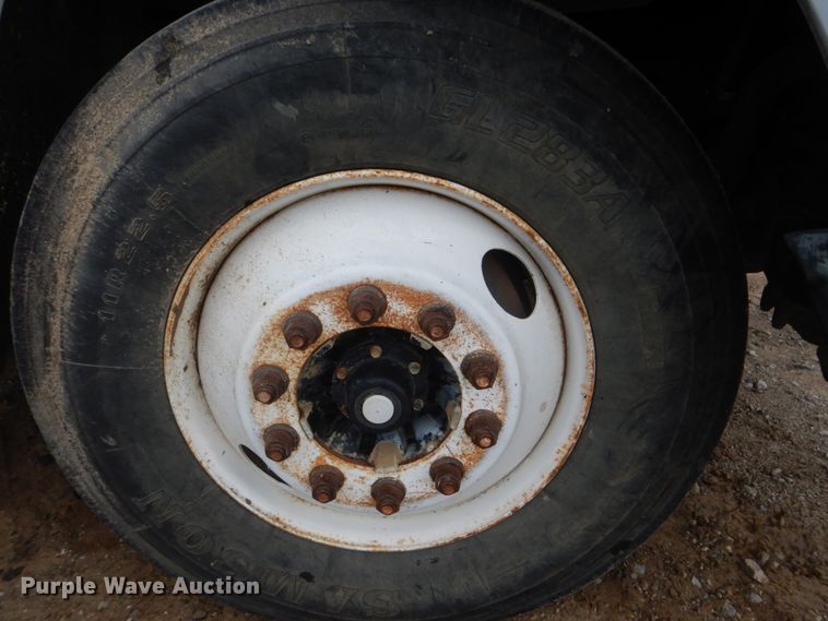 image for item DI2298 1999 Freightliner FLD semi truck