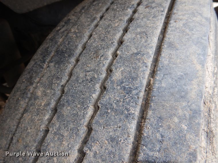 image for item DI2298 1999 Freightliner FLD semi truck