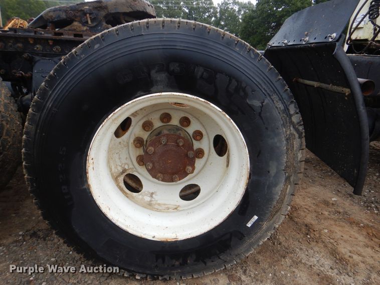 image for item DI2298 1999 Freightliner FLD semi truck