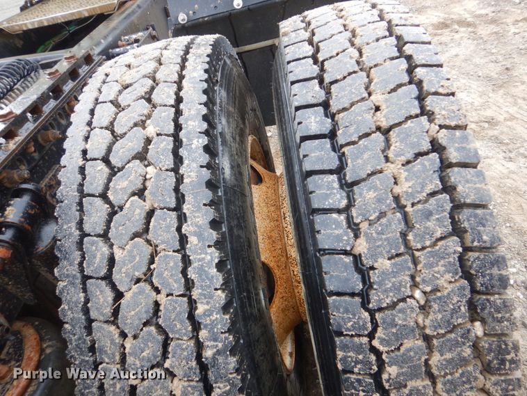 image for item DI2298 1999 Freightliner FLD semi truck