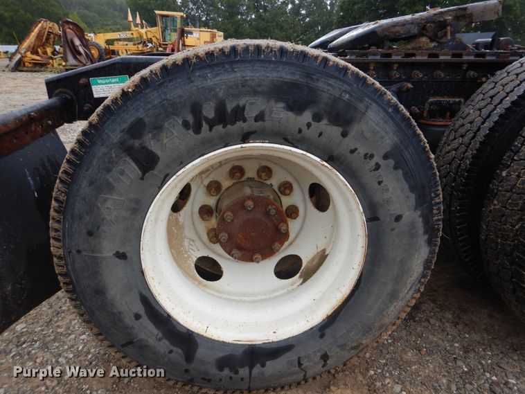 image for item DI2298 1999 Freightliner FLD semi truck