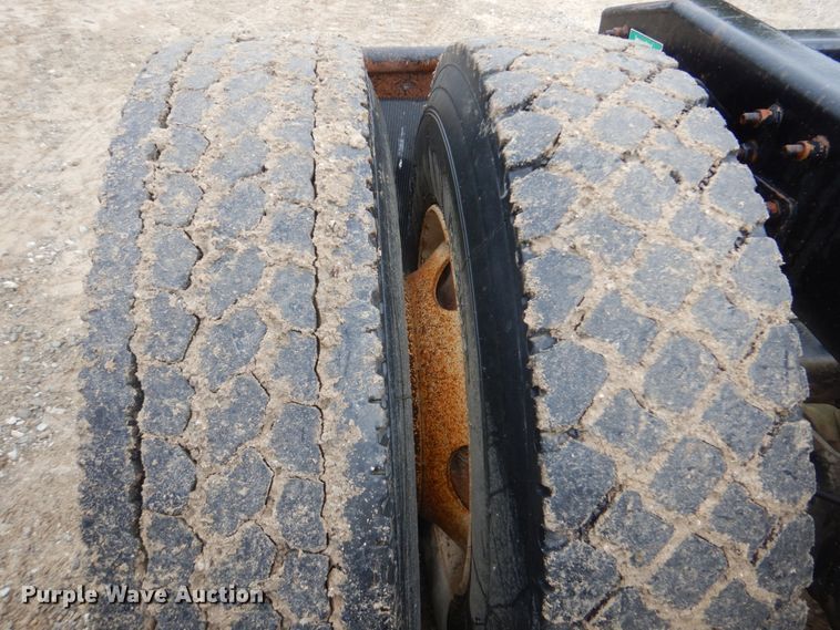 image for item DI2298 1999 Freightliner FLD semi truck