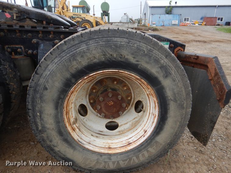 image for item DI2298 1999 Freightliner FLD semi truck