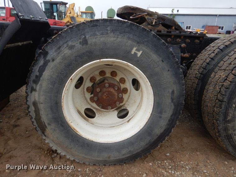 image for item DI2298 1999 Freightliner FLD semi truck