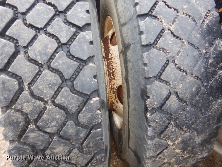 image for item DI2298 1999 Freightliner FLD semi truck