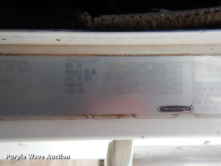 image for item DI2298 1999 Freightliner FLD semi truck