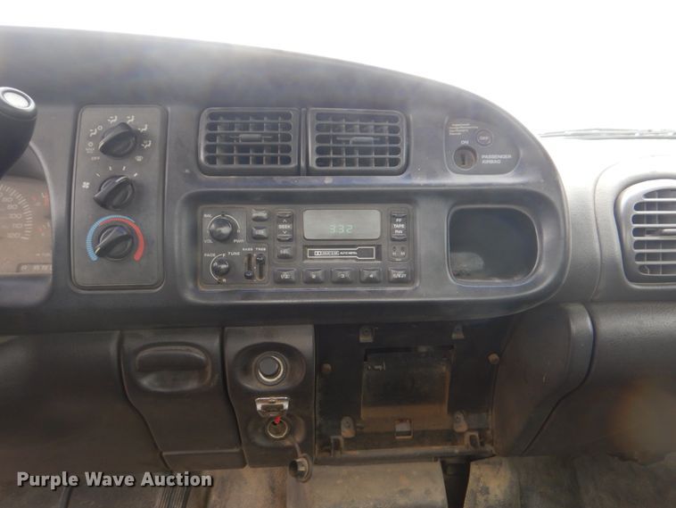 image for item DI2301 2001 Dodge Ram 1500 pickup truck