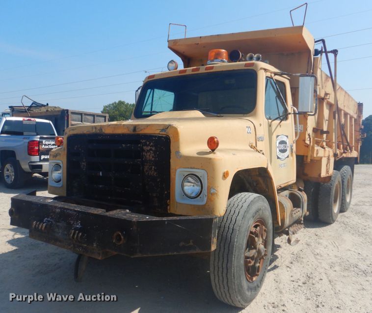 image for item DI2302 1986 International S1900 dump truck