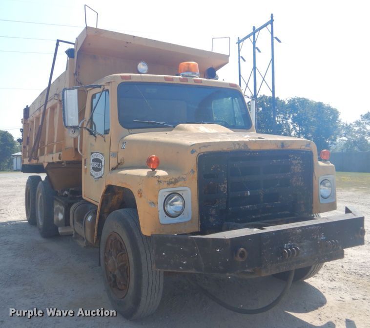 image for item DI2302 1986 International S1900 dump truck