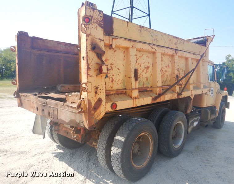 image for item DI2302 1986 International S1900 dump truck