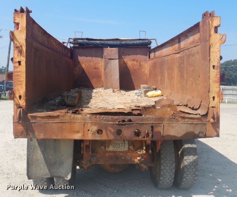 image for item DI2302 1986 International S1900 dump truck
