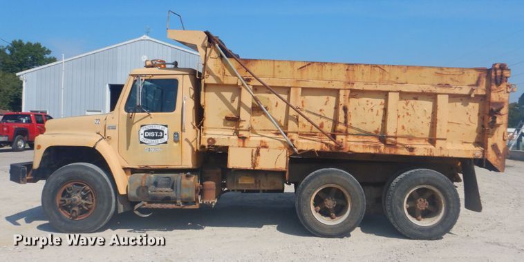 image for item DI2302 1986 International S1900 dump truck