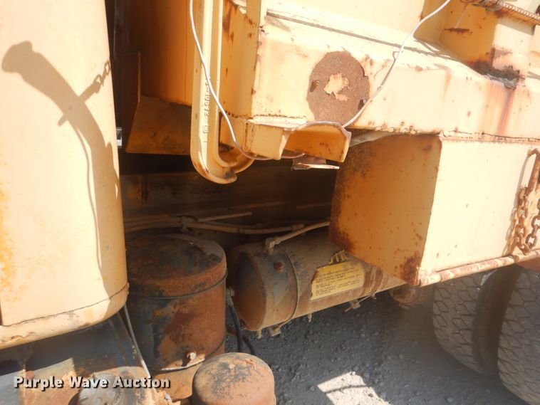 image for item DI2302 1986 International S1900 dump truck