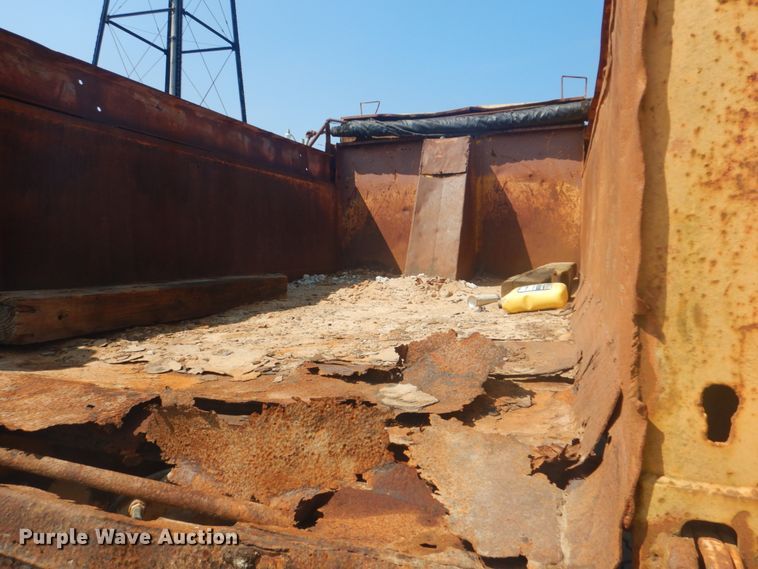 image for item DI2302 1986 International S1900 dump truck