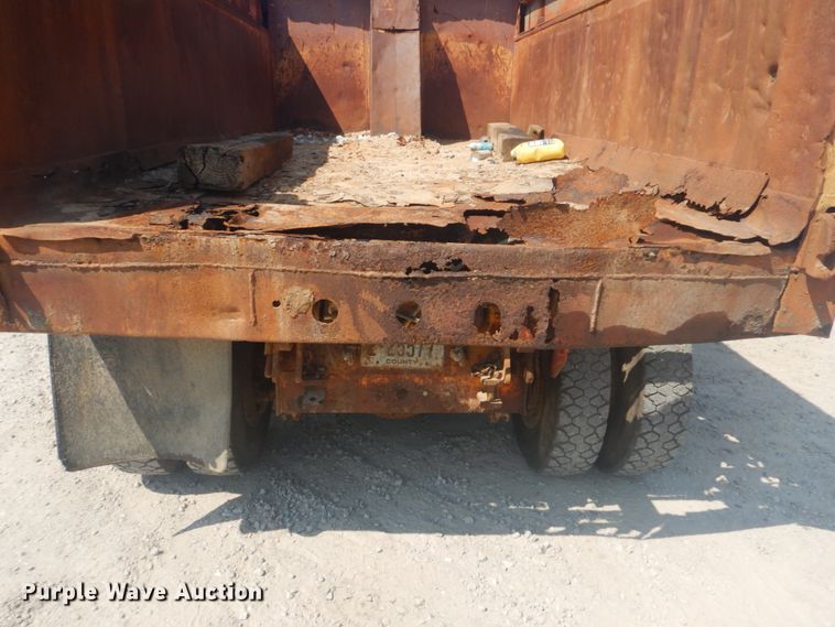 image for item DI2302 1986 International S1900 dump truck