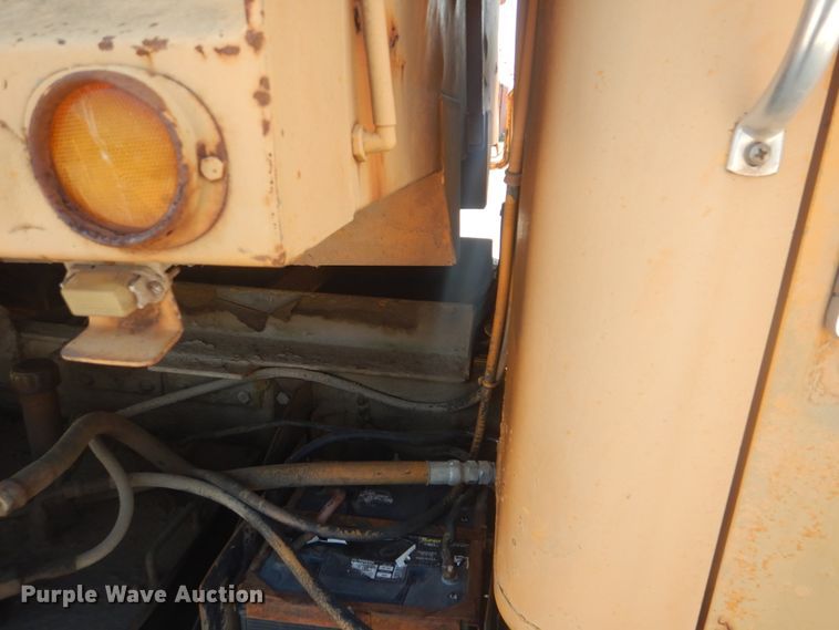 image for item DI2302 1986 International S1900 dump truck