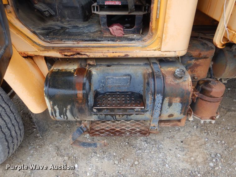 image for item DI2302 1986 International S1900 dump truck