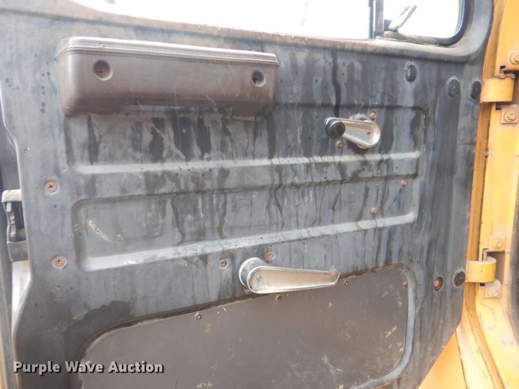image for item DI2302 1986 International S1900 dump truck
