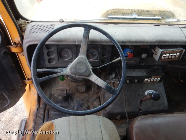 image for item DI2302 1986 International S1900 dump truck