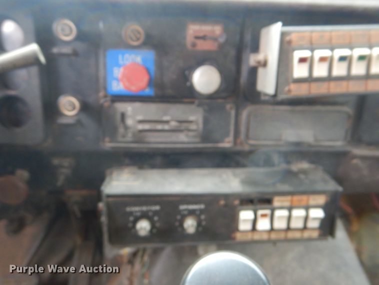 image for item DI2302 1986 International S1900 dump truck