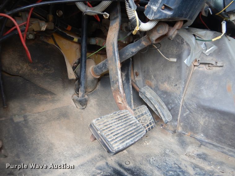 image for item DI2302 1986 International S1900 dump truck