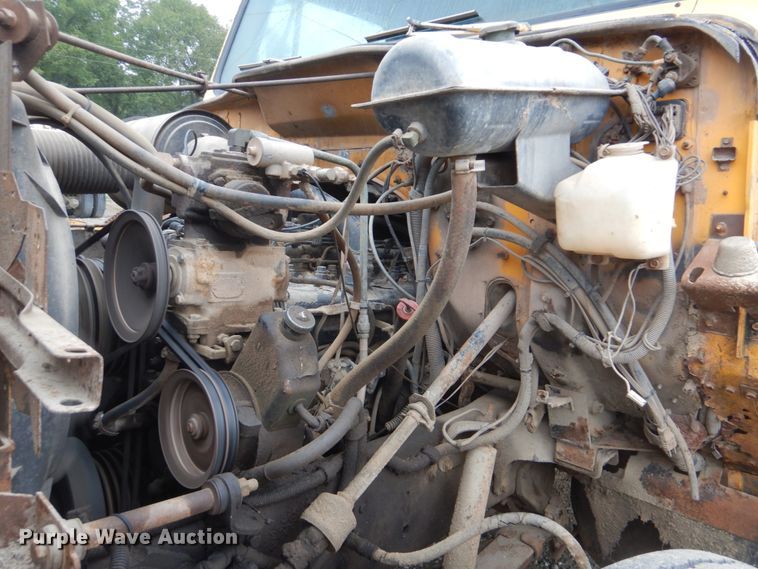 image for item DI2302 1986 International S1900 dump truck