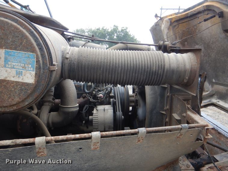 image for item DI2302 1986 International S1900 dump truck