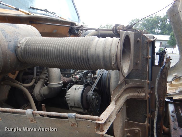 image for item DI2302 1986 International S1900 dump truck