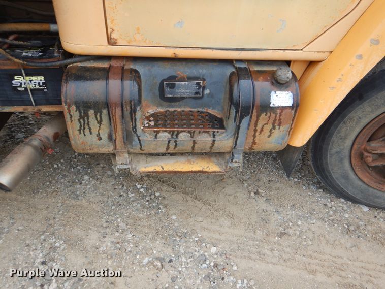 image for item DI2302 1986 International S1900 dump truck