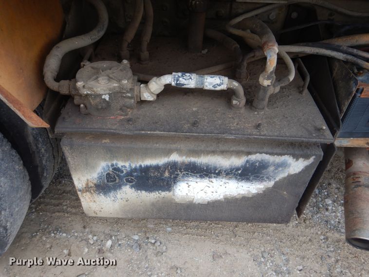 image for item DI2302 1986 International S1900 dump truck