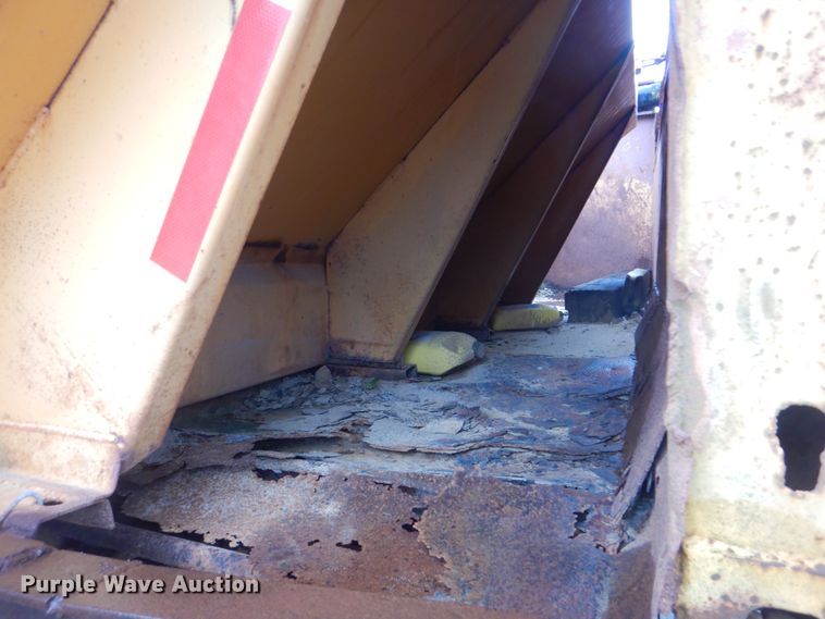 image for item DI2302 1986 International S1900 dump truck