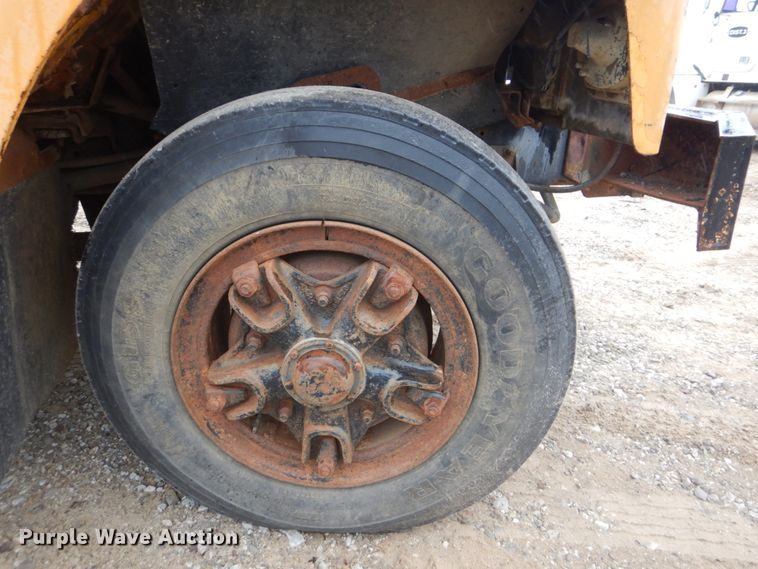 image for item DI2302 1986 International S1900 dump truck