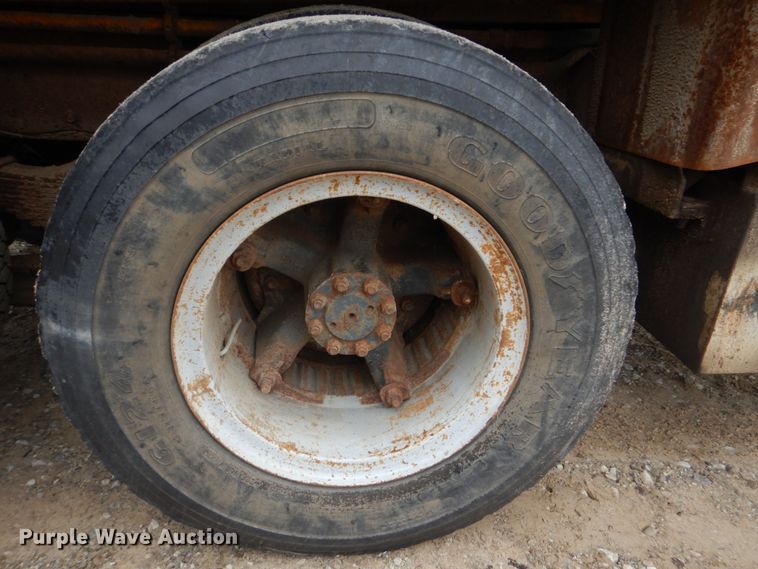 image for item DI2302 1986 International S1900 dump truck