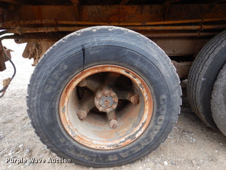 image for item DI2302 1986 International S1900 dump truck