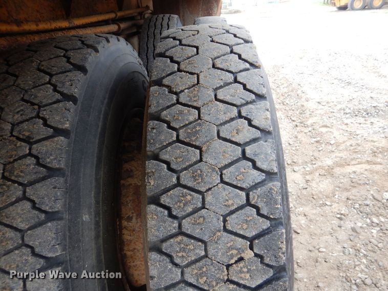 image for item DI2302 1986 International S1900 dump truck