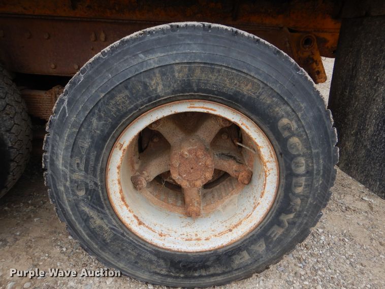 image for item DI2302 1986 International S1900 dump truck