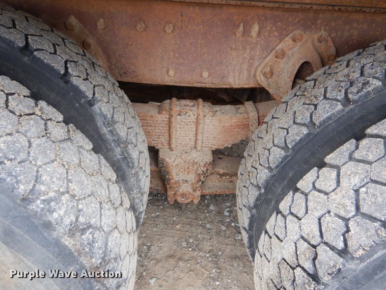 image for item DI2302 1986 International S1900 dump truck