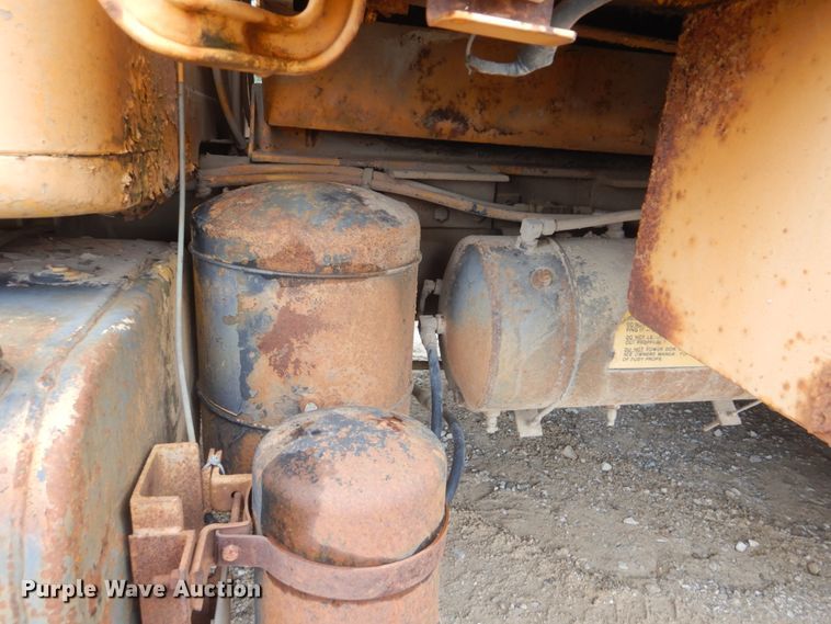 image for item DI2302 1986 International S1900 dump truck