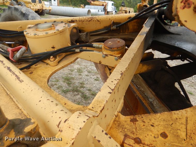 image for item DI2303 1998 John Deere 670CH motor grader