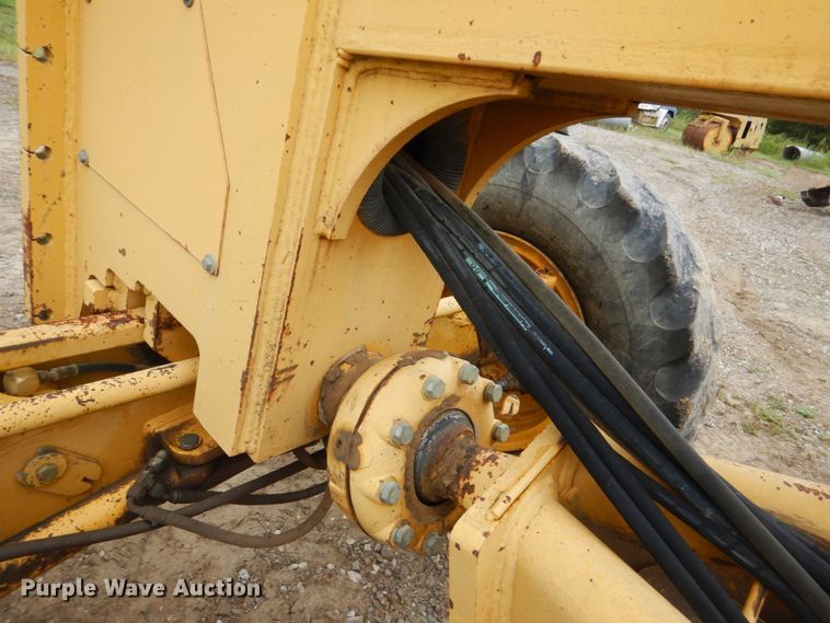 image for item DI2303 1998 John Deere 670CH motor grader