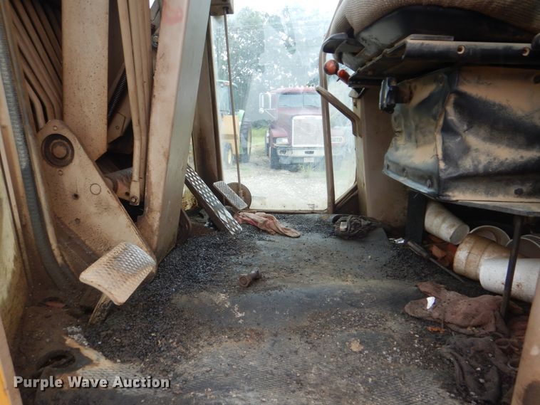 image for item DI2303 1998 John Deere 670CH motor grader